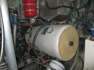 Motorraum beim Kauf mit 80 L Boiler